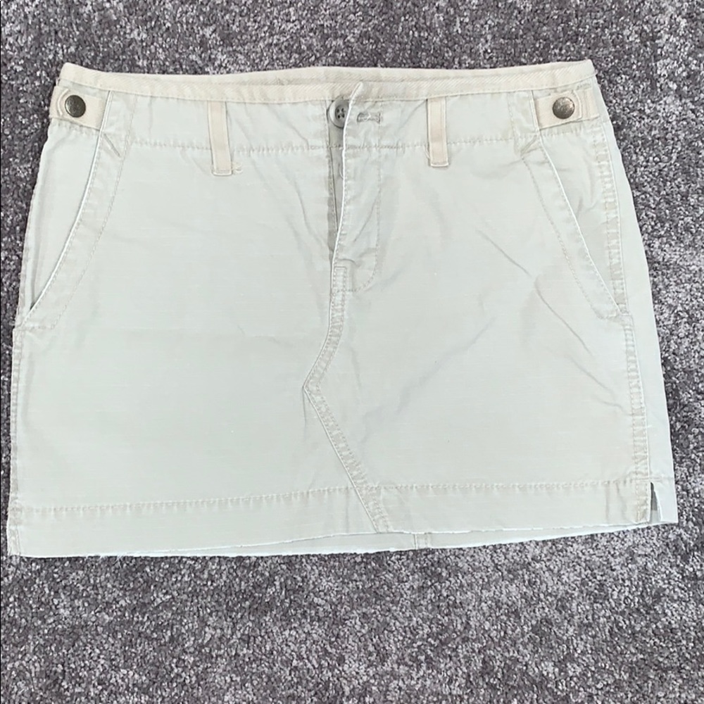 American Eagle tan skirt